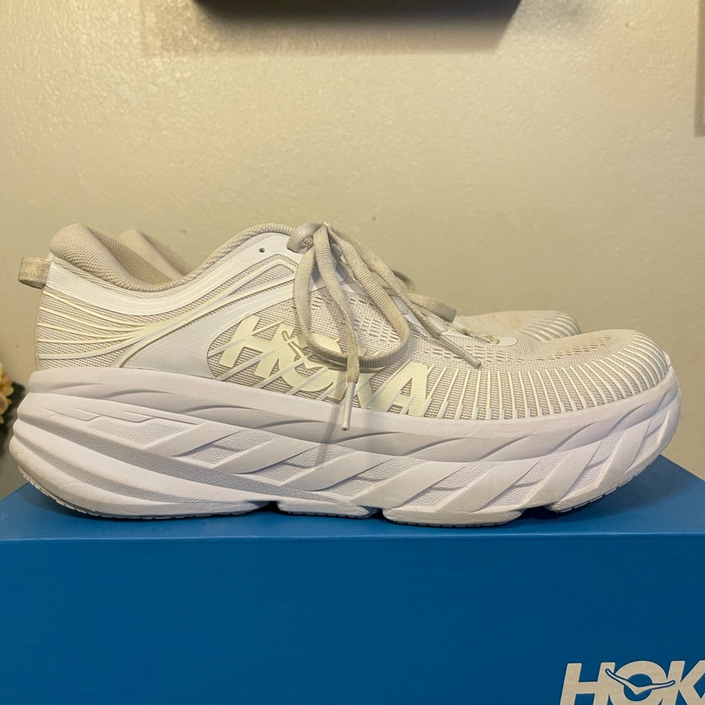 HOKA Bondi 7 Sneakers